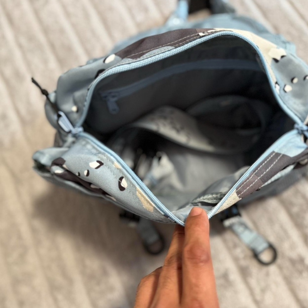 Supreme Blue and Gray Camouflage Crossbody Bag - Picture 4 of 5